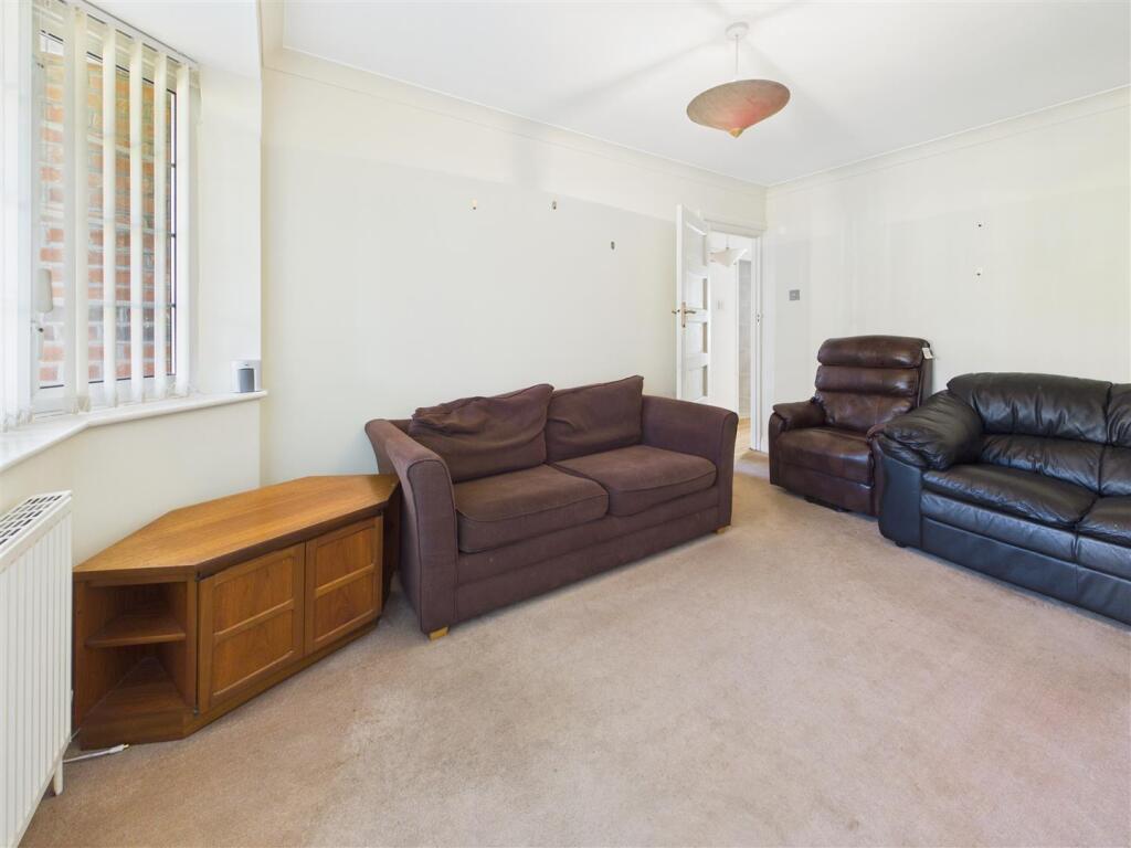 House in Walton-on-Thames, Surrey - View 5