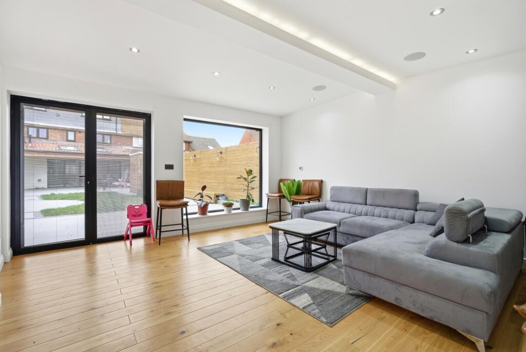 Additional image 17 of Meadway, Colney Heath, St. Albans, Hertfordshire, AL4