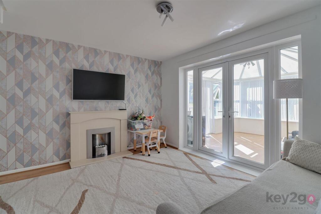 House in Sheffield, Waterthorpe - More