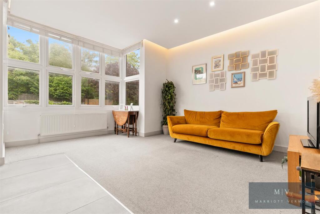 Apartment in Croydon - View 4