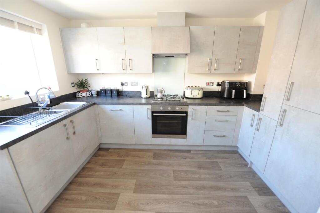 House in Bradford, West Yorkshire - View 3
