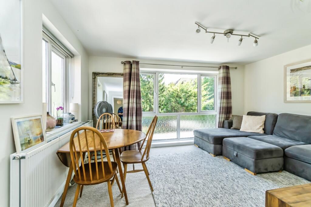 Apartment in Tandridge, Caterham Valley - View 4
