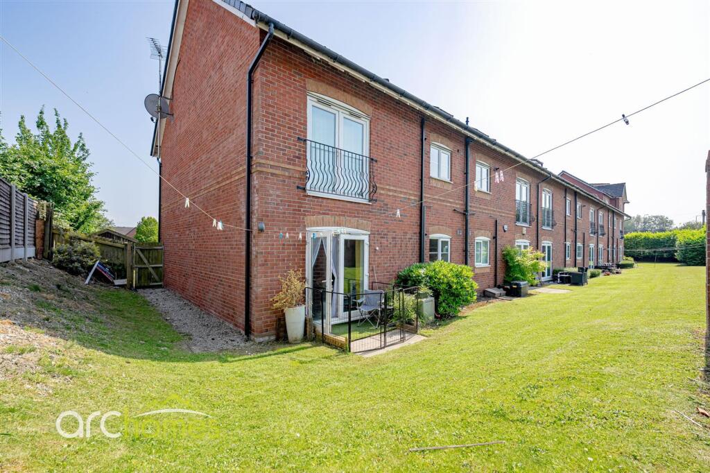 Gadfield Court, Atherton, M46 photo 4