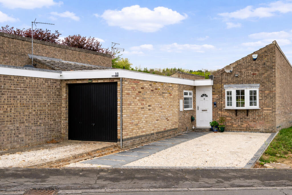 Main image of property: Knaves Hill, Leighton Buzzard, LU7