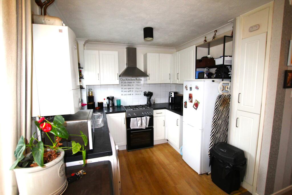 Drake Road, Willesborough, Kent photo 3