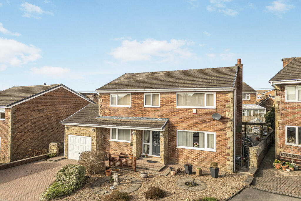 4-bed detached on Calder Close, Ossett, West Yorkshire, WF5, £450,000