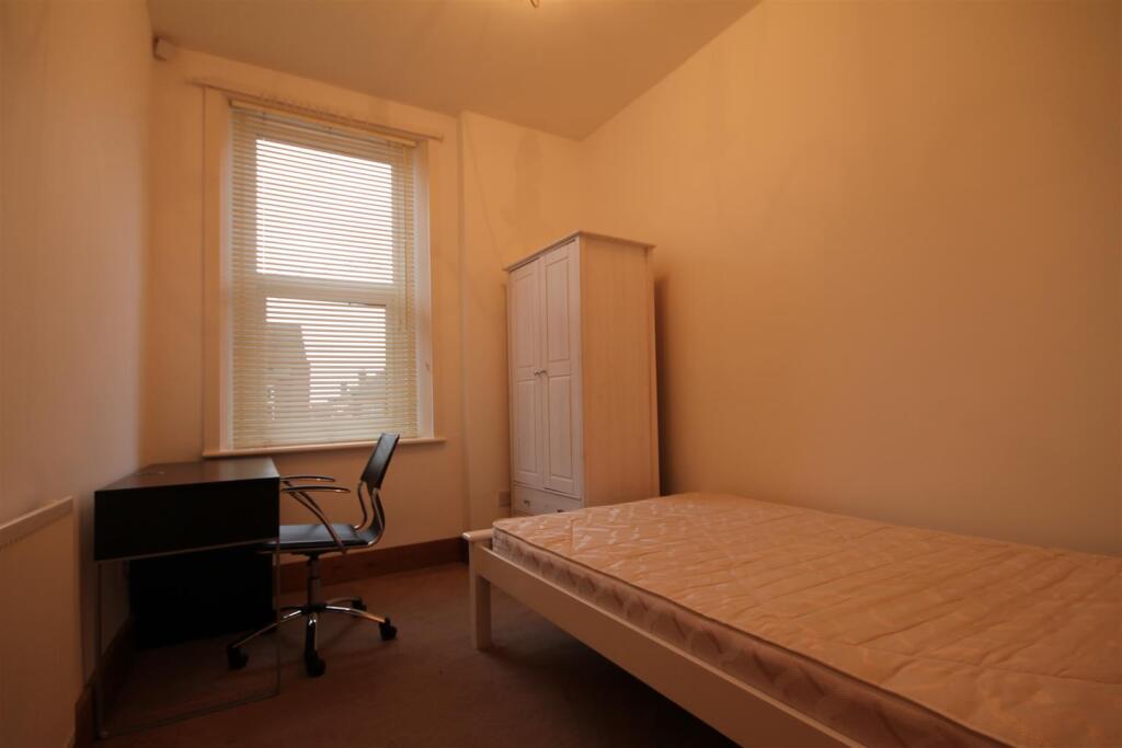 Apartment in Newcastle upon Tyne - View 5