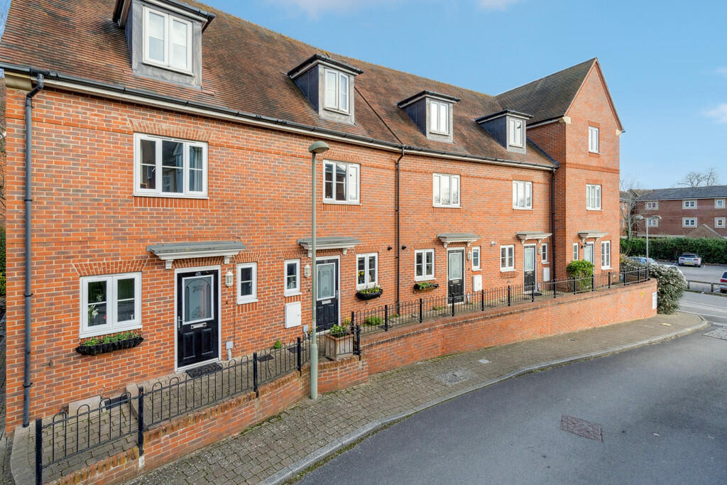 Main image of property: Abingdon Town Centre