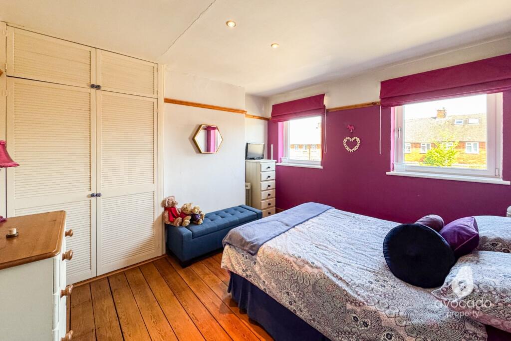 Finch Road, Earley, RG6 - More
