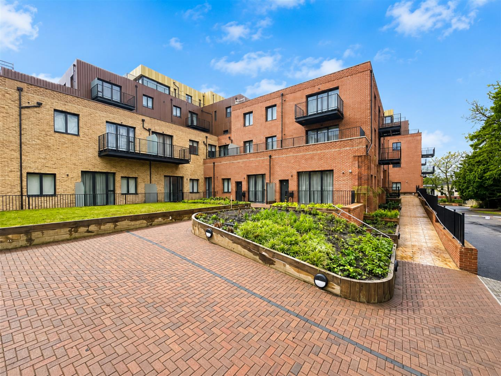 Main image of property: Farnborough Road, Farnborough