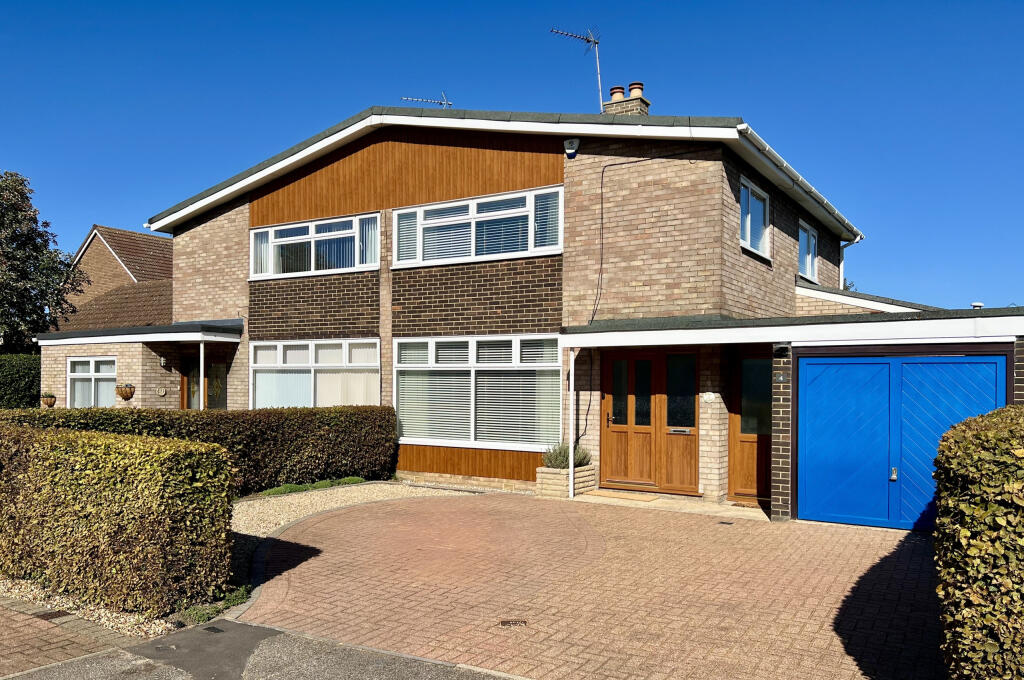 Main image of property: Lyndhurst Close, Milton