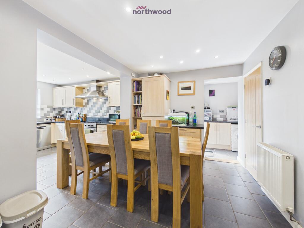 Ashburn Way, Wrexham, LL13 photo 4