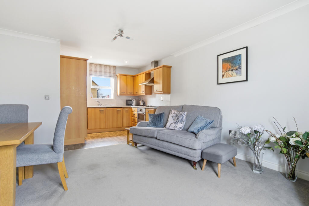 Cavell Drive, Bishop's Stortford, Hertfordshire, CM23 photo 4