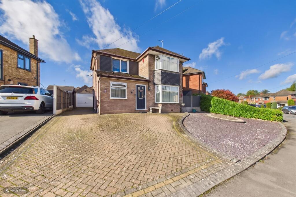 3-bed detached on Sutherland Crescent, Blythe Bridge, Stoke-On-Trent, £300,000