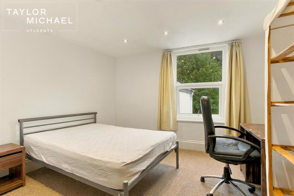 6 bedroom flat for rent