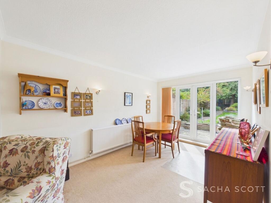 House in Kingston upon Thames - More