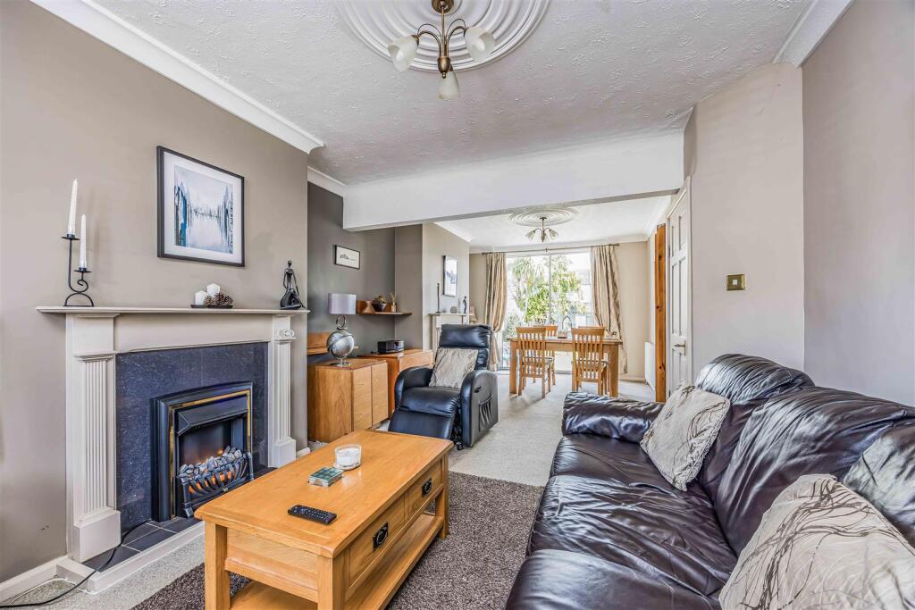 House in Portsmouth, Kingston, Baffins - More