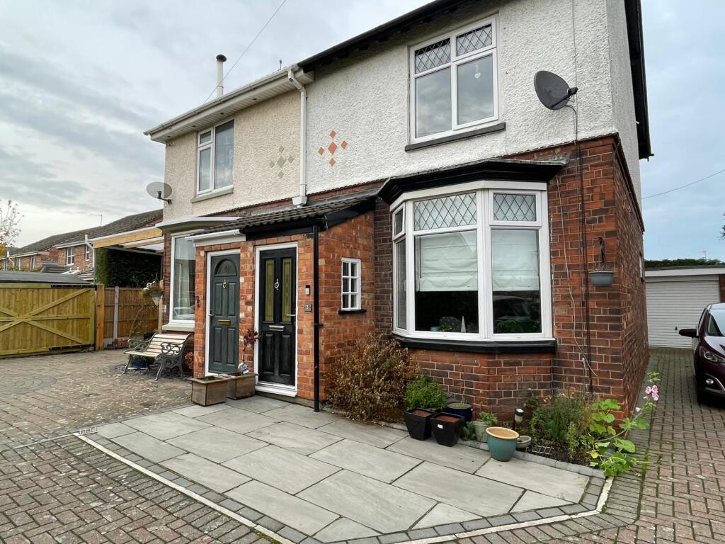 3-bed semi-detached on Baffam Gardens, Selby, £245,000