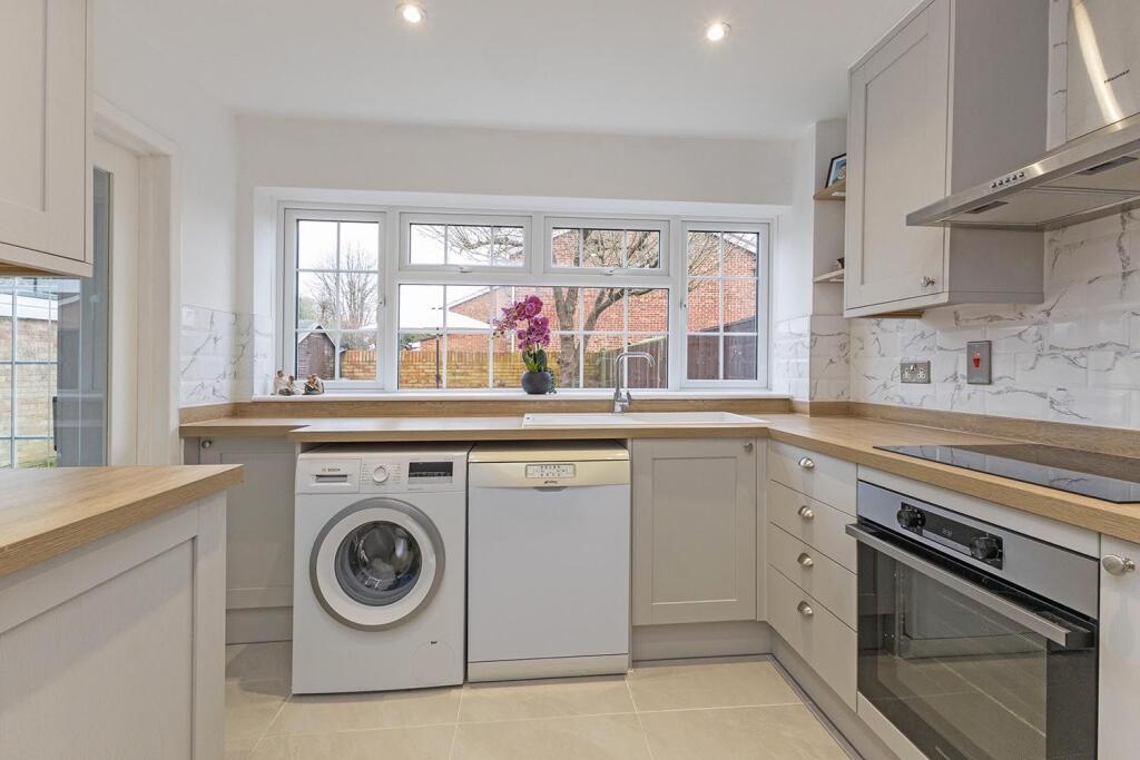Rye Close, Cox Green, Maidenhead, Berkshire photo 3
