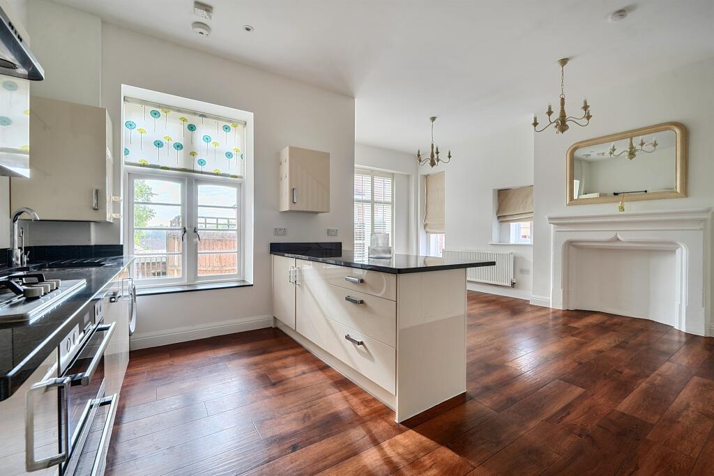 House in Slough, Windsor and Maidenhead - View 5