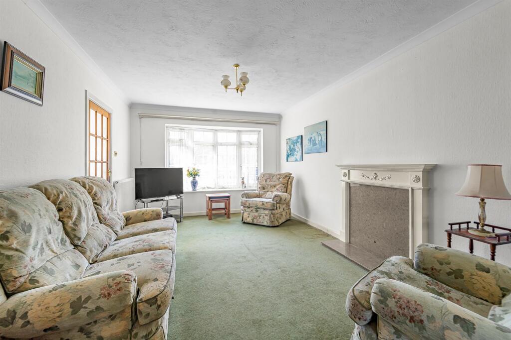 Fincham Close, East Preston, Littlehampton, BN16 photo 4