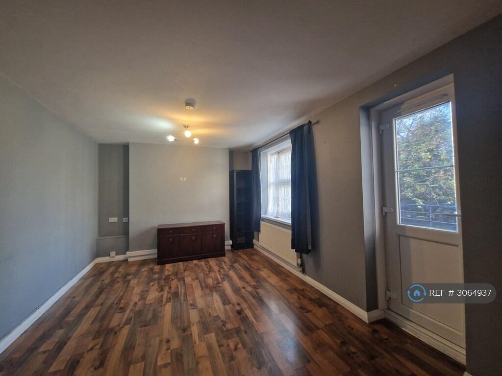 Apartment in London, Glebe Court, Mitcham - View 4