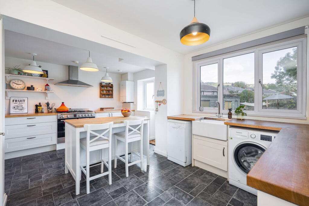 House in Newport - View 5