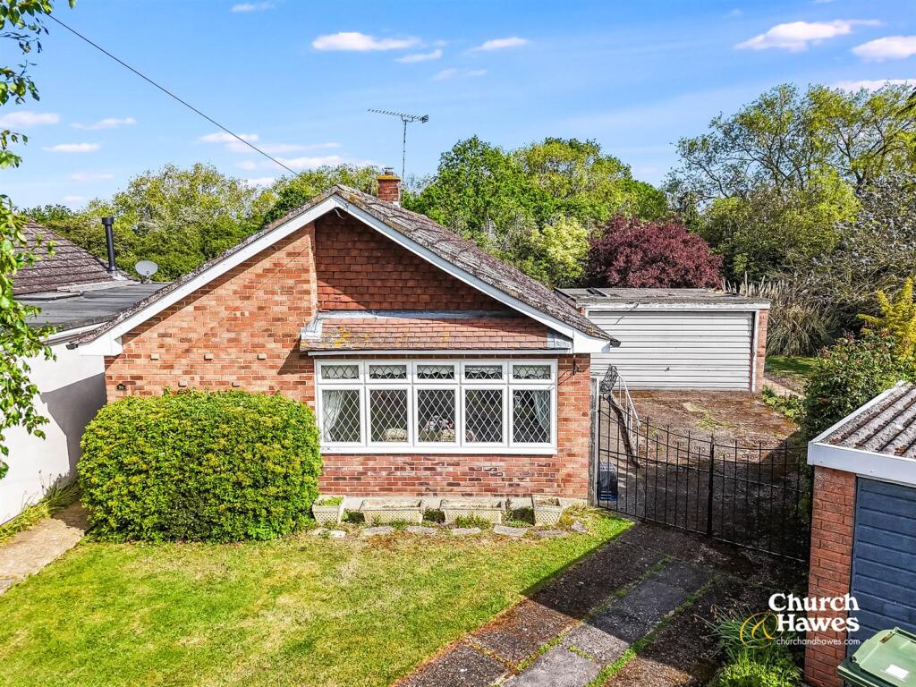 2-bed house on Highfield Rise, Althorne, £395,000