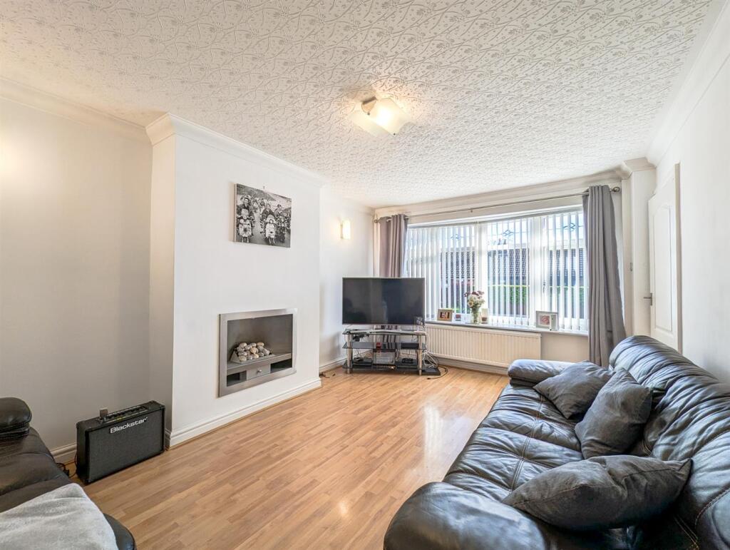 Firvale Close, Leigh photo 2