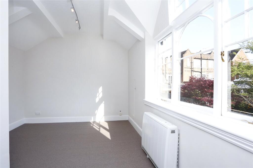 House in Slough - View 5