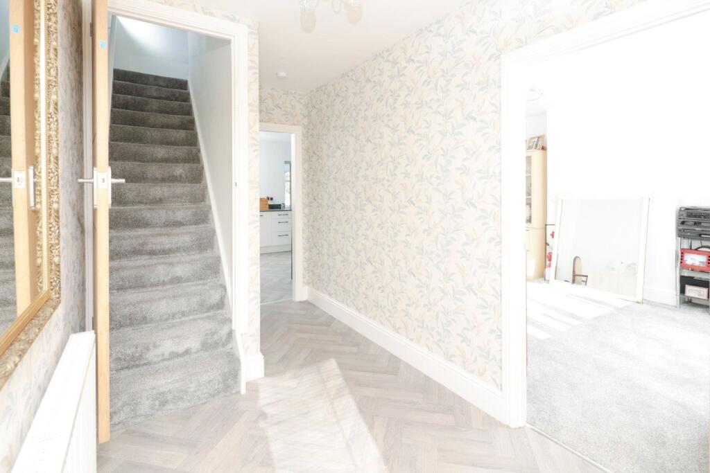 Croft Road, Atherstone, Warwickshire, CV9 photo 3