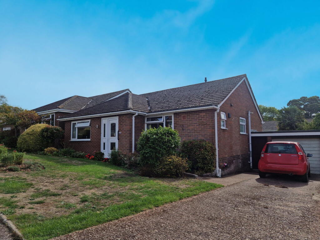3-bed semi-detached on Long Park, Woodbury, Exeter, EX5 1JB, £410,000