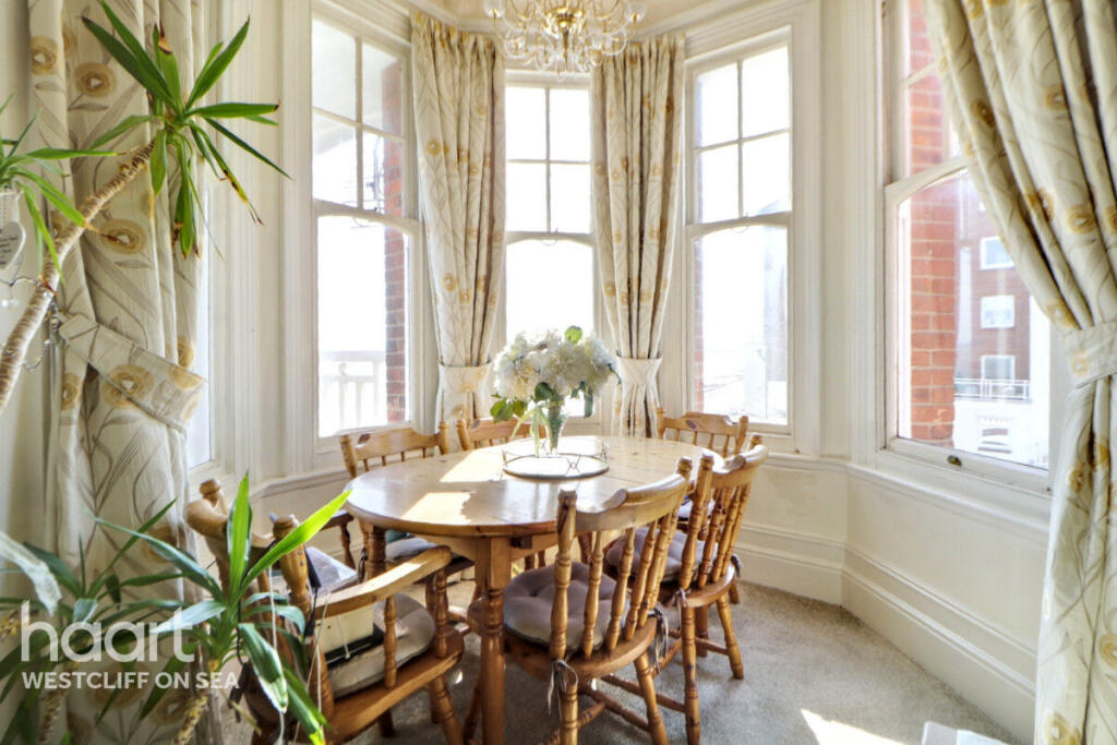4-bed flat on Palmeira Avenue, Westcliff-On-Sea, £650,000