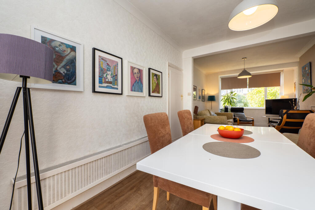 House in Sutton - View 3
