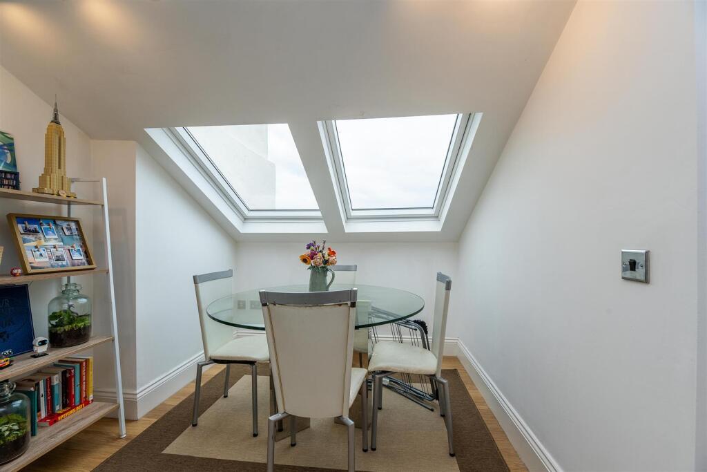 Apartment in Nottingham, The Park - View 5