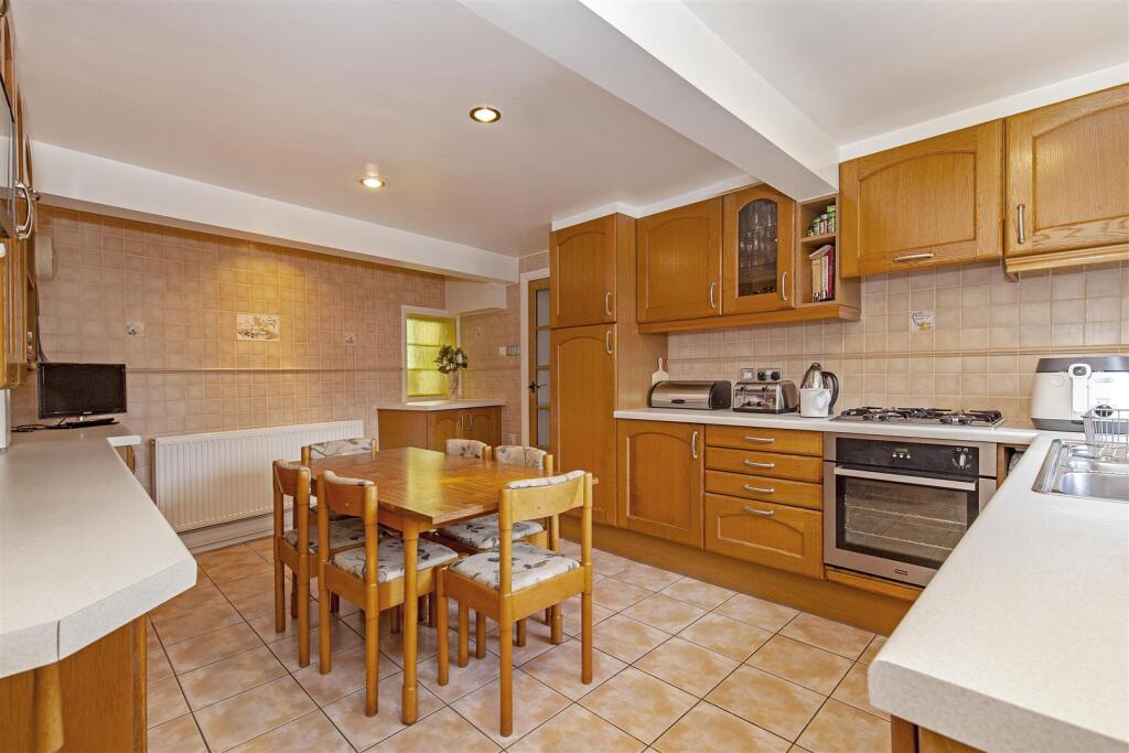 House in Derbyshire Dales, Bakewell - View 3
