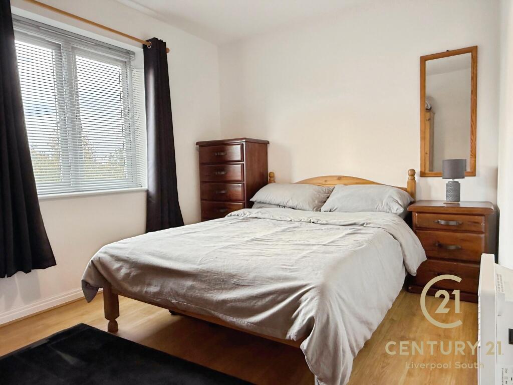 Apartment in Liverpool, Hunts Cross - More