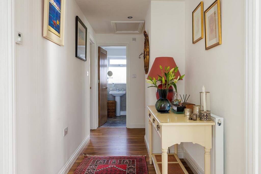 House in Waverley, Godalming - View 4