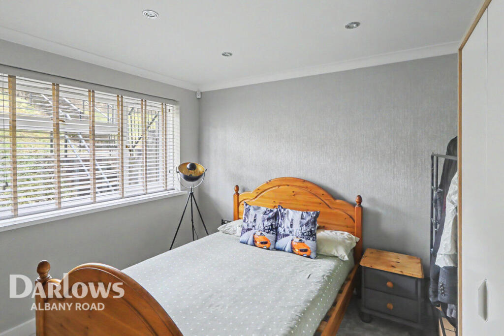 Apartment in Cardiff, Llanrumney - More
