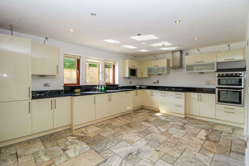 Manor Court, Normanton photo 2