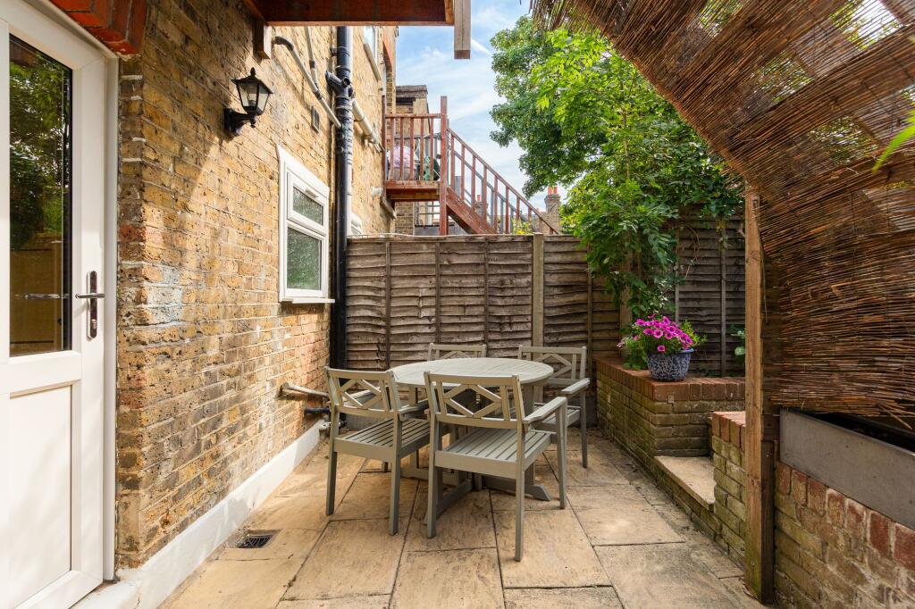 Apartment in Bromley - View 4