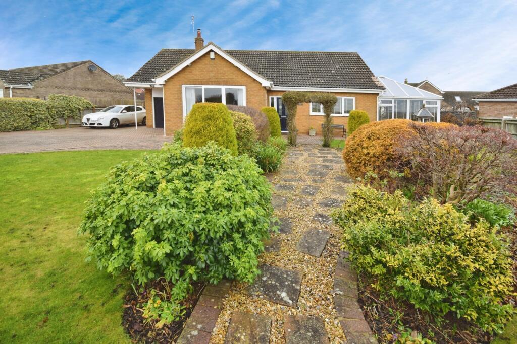 2-bed bungalow on Rumbold Lane, Wainfleet, Skegness, £260,000