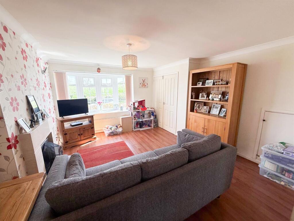 Additional image 5 of Lane Ends Lane, Cowling