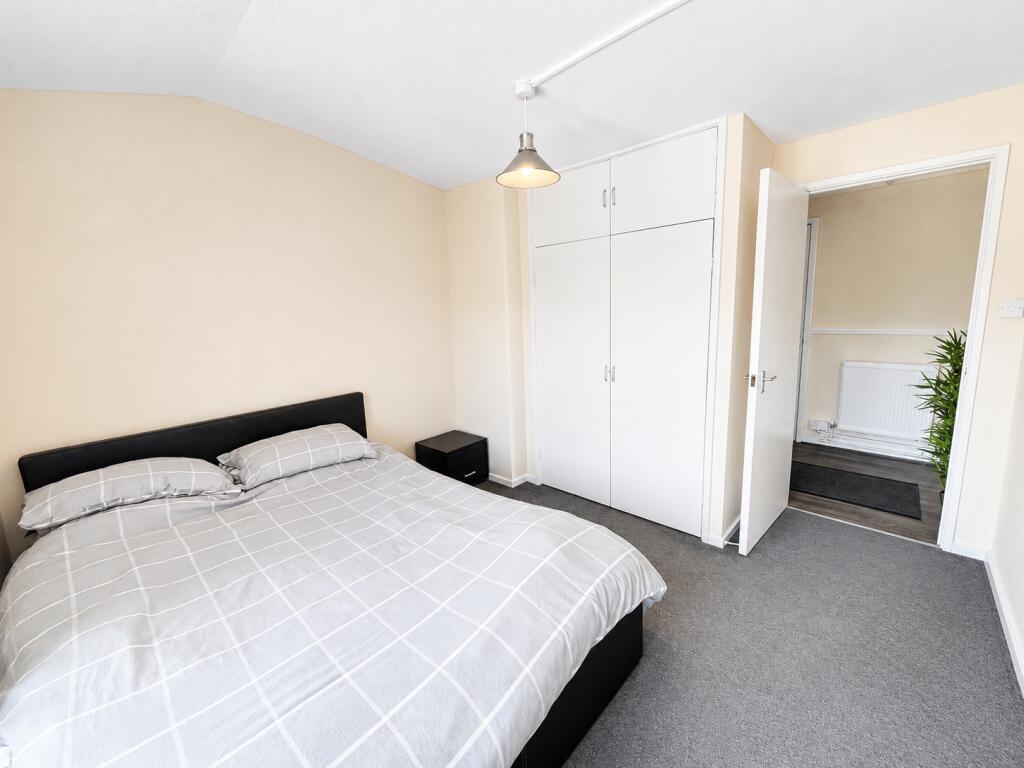 Apartment in Basildon, Essex - View 5