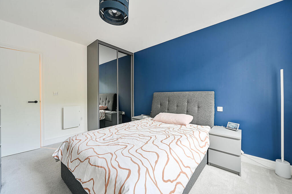 Apartment in London, Royal Borough of Kingston upon Thames - View 2