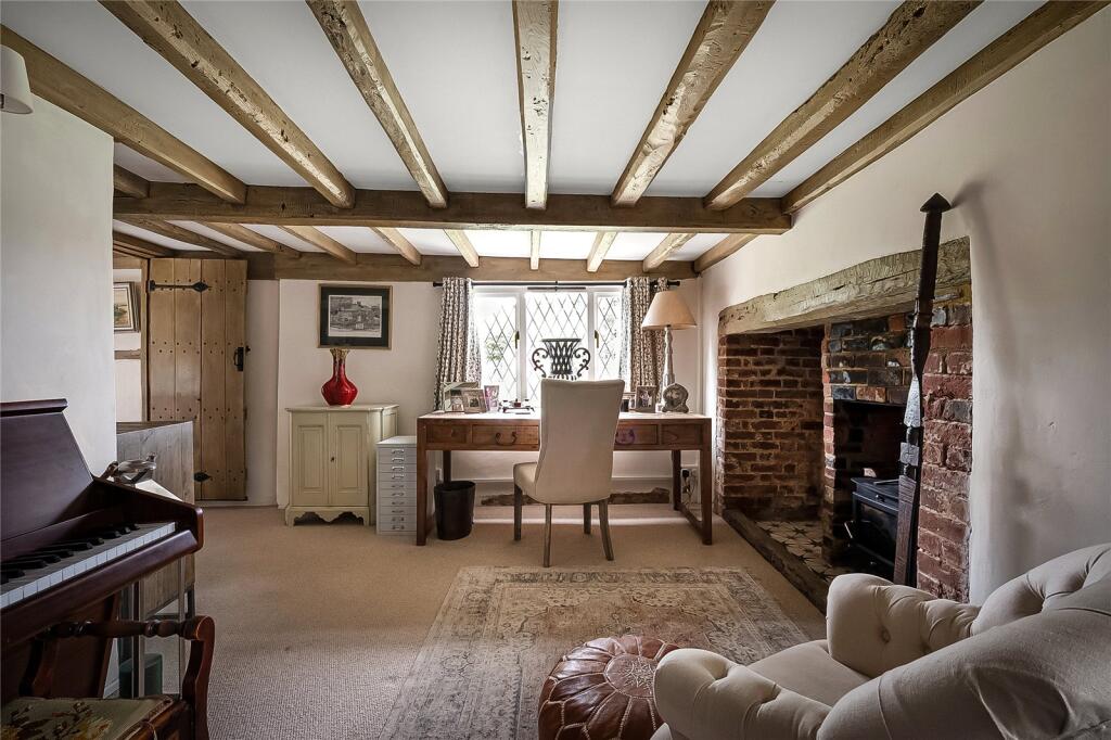 House in Horsham, Pulborough - More