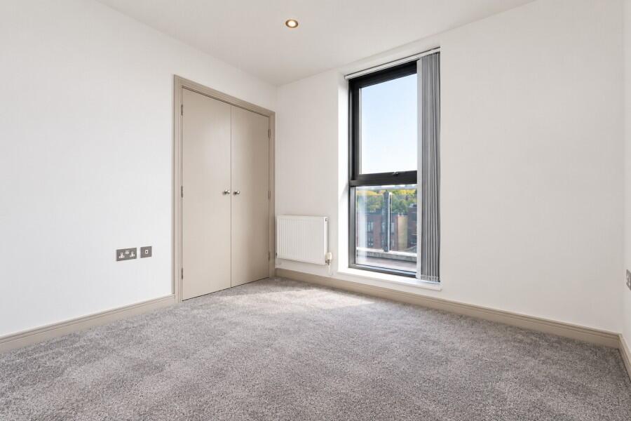 Apartment in Kingston upon Thames - More
