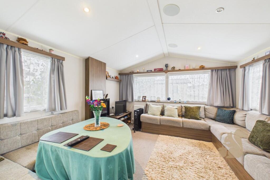 Caravan Pa23, Felixstowe Beach Caravan Park, Walton Avenue, IP11 2HA photo 3