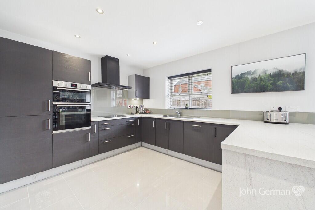 House in Burton-on-Trent, Outwoods - View 2