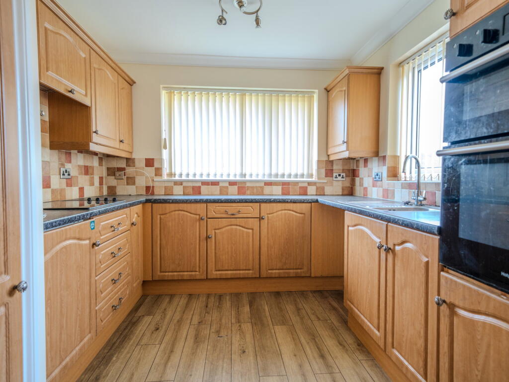Orchard Lane, Blundeston, Lowestoft, NR32 5AG photo 2